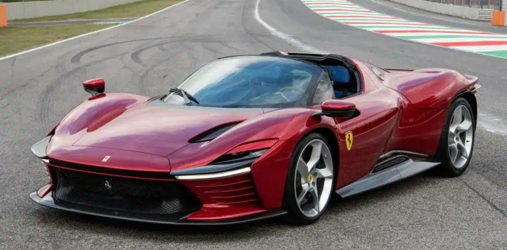 Ferrari Daytona SP3 2023 Prezzo interni dati tecnici