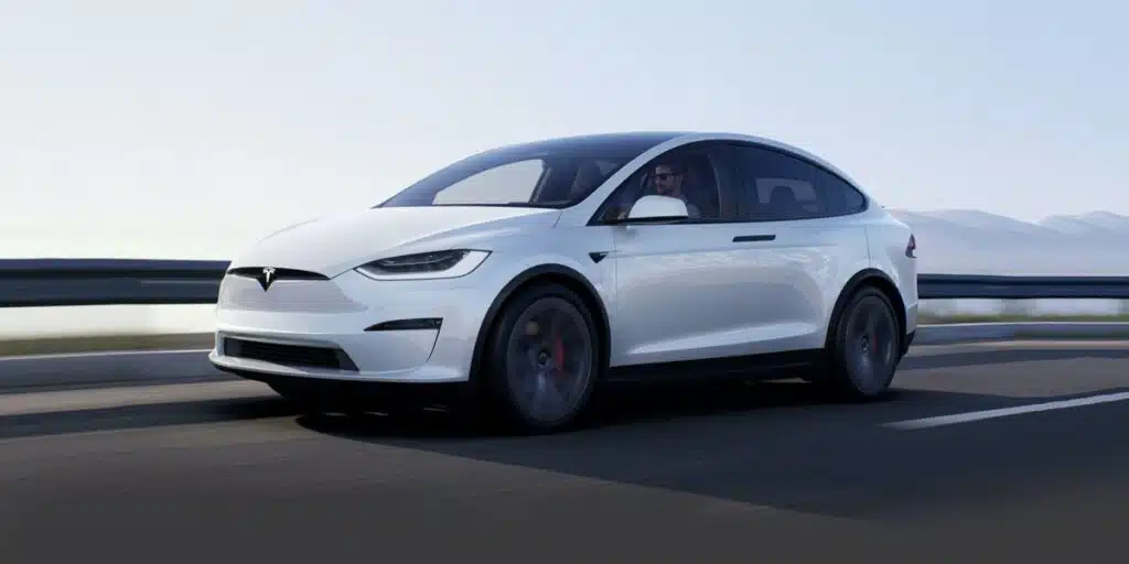 Tesla Model X 2023 Interni prezzi dati tecnici