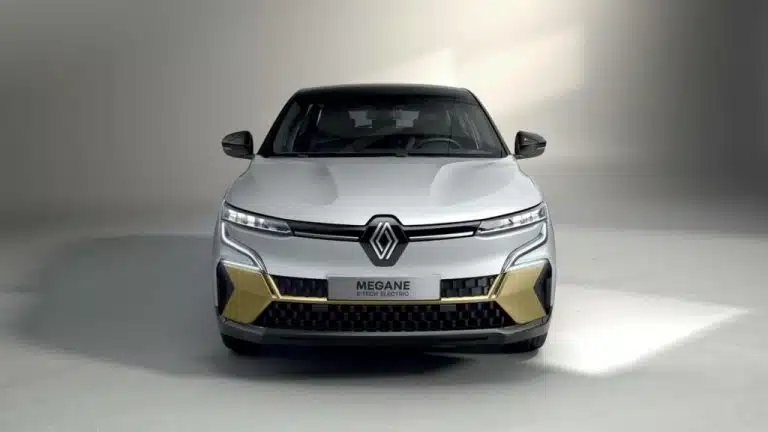 Renault Megane E-TECH 2023: Interni, prezzi, dati tecnici