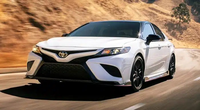 Toyota Camry 2023: Presentazione, prezzi, dati tecnici