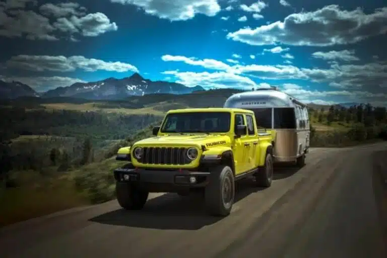 Jeep Gladiator 2024: Prezzi, interni, dati tecnici