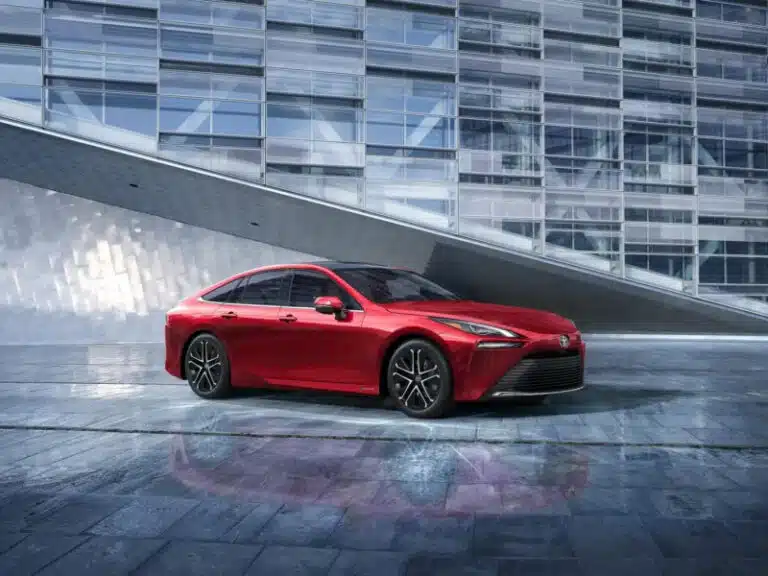 Toyota Mirai 2024: prezzo, interni, specifiche